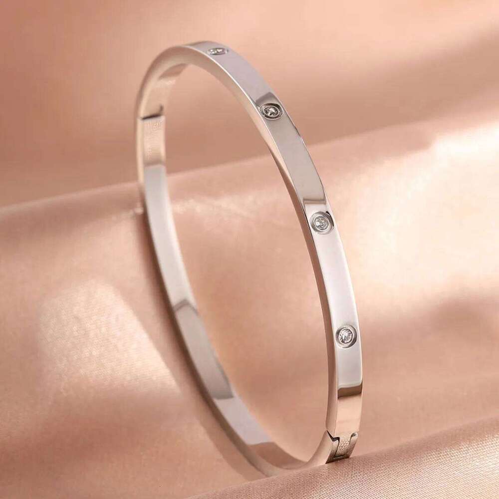 Titanium Silver Fashionable Classic Style Stainless Steel Bracelet Inlaid With Zircon For Womens Daily Wear Z260123