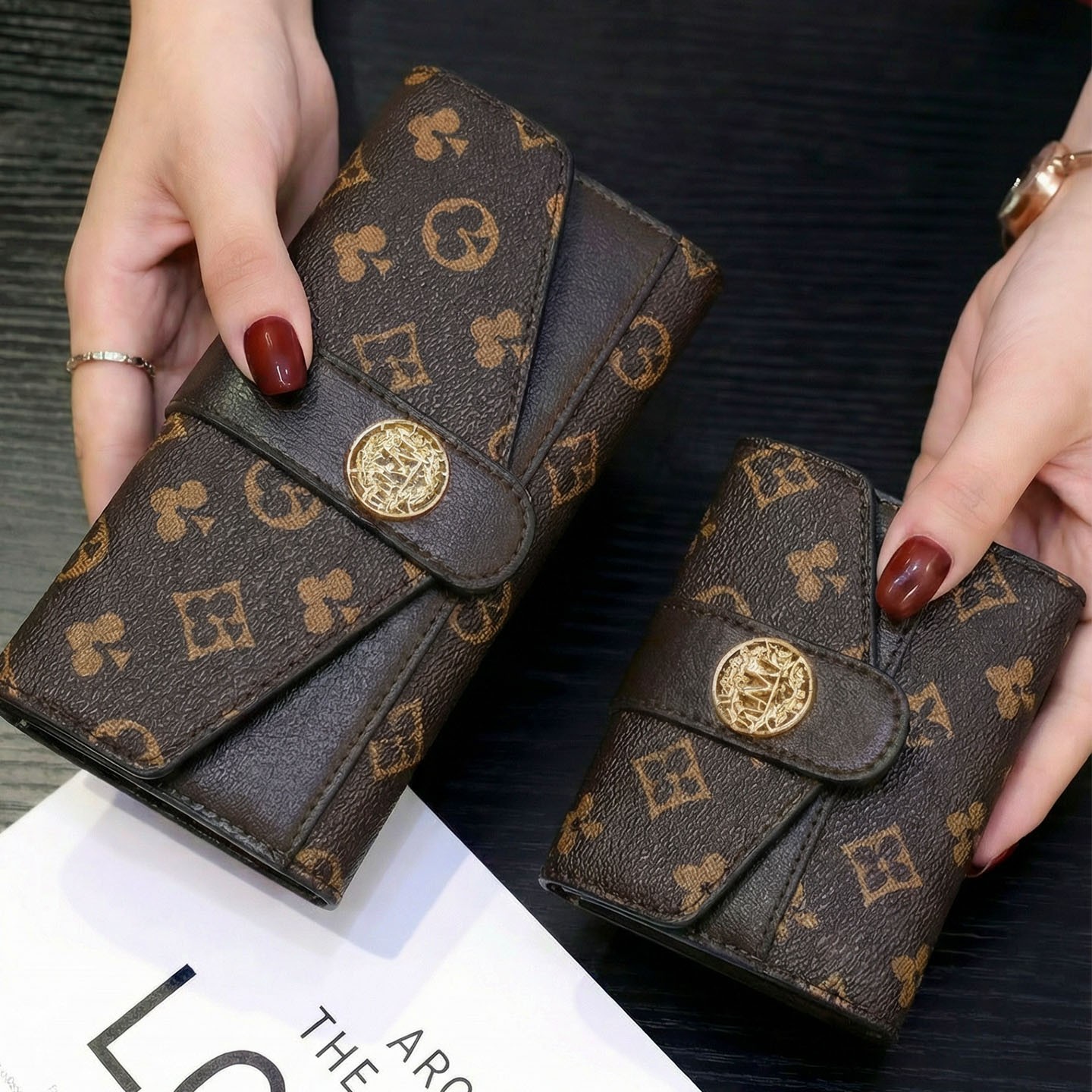 Three fold wallet with multiple cards, European and American fashion trends, high-quality large banknote wallet, card holder, luxury wallet, women