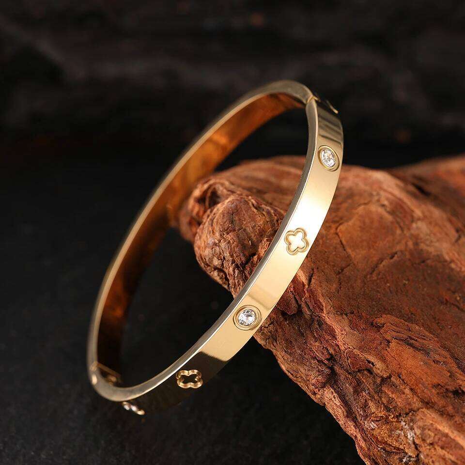 18k Gold Plated Stainless Steel Clover Bracelet Set For Couples Holiday Gift Daily Wear Fashion Jewelry Z260123