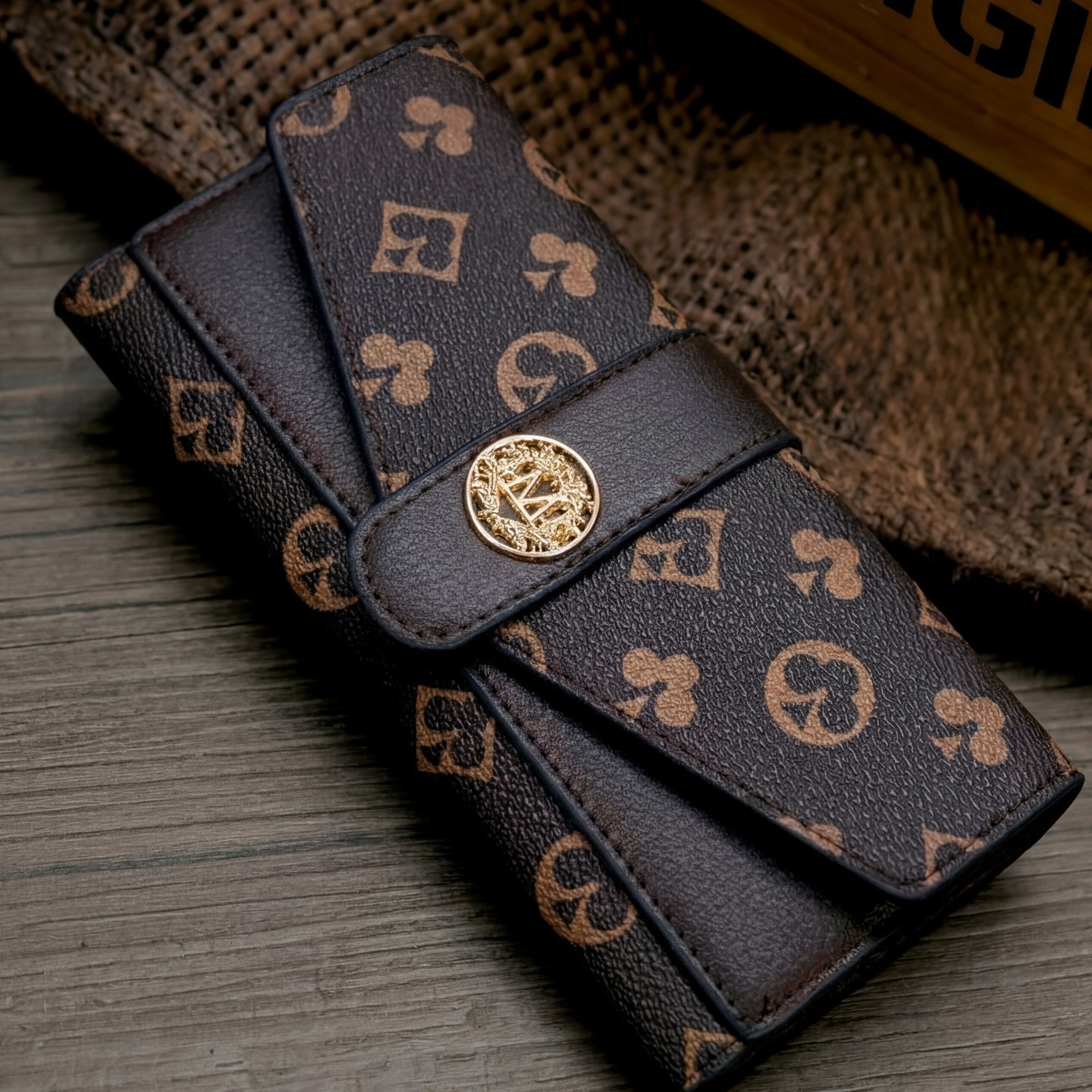 Three fold wallet with multiple cards, European and American fashion trends, high-quality large banknote wallet, card holder, luxury wallet, women