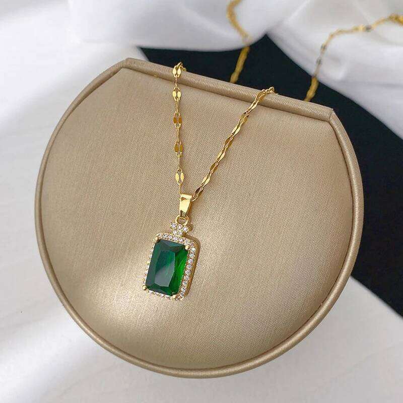 New In Vintage Luxury Green Perfume Bottle Necklaces For Women Classics Female Daily Wear Stainless Steel Neck Chain Jewelry Z260123