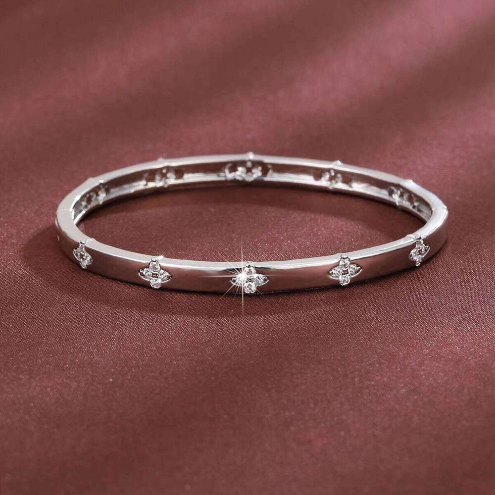 Simple Flowers Design Synthetic Zirconia Women's Bracelet For Banquets And Gift-Giving Jewelry Accessories Z260123