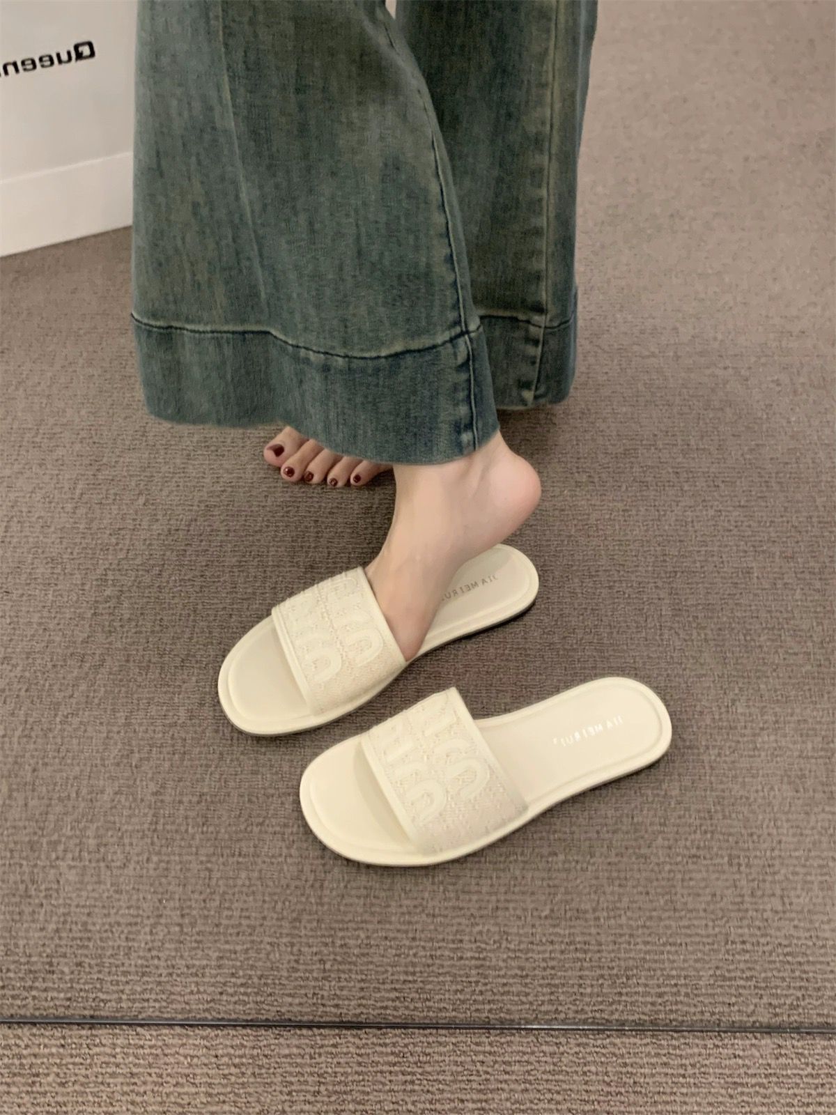 2026 New Fashion Roman Flat Beach Vacation Semi-Lazy Women's Sandals with Letters