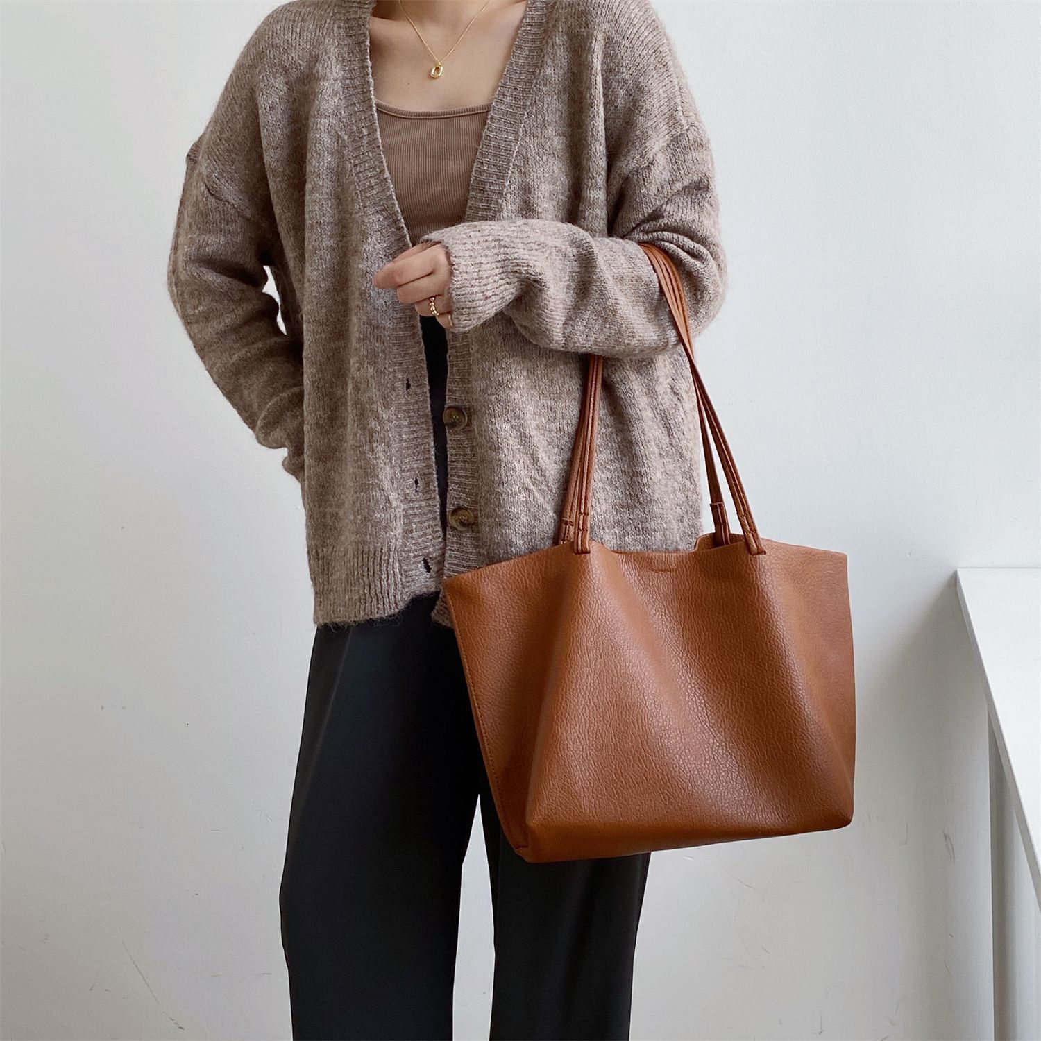 Largecapacity Genuine Leather Tote Fashion Pattern Shoulder Bag Casual Highend Shopping Bag Storage251103