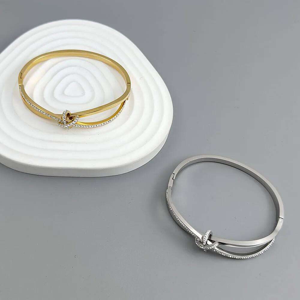 Trendy Stainless Steel with Rhinestone Inlaid Knot Bangles Bracelets for Women Statement Bangle Wrist Waterproof Jewelry Gift Z260123