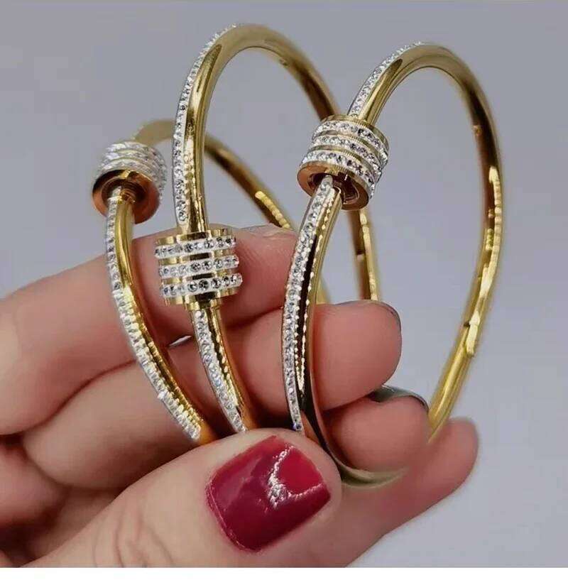 New Fashion Titanium Steel Sparking Zircon Banglle for Women Non-fade Light Luxury Niche Bracelet Wrist Jewelry Gift Z260123