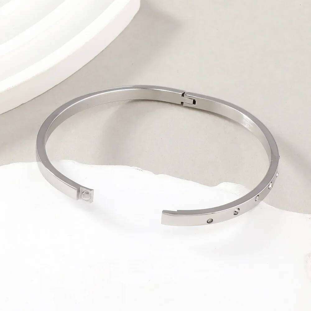 Titanium Buckle O-type Bracelet Does Not Fade Light Luxury Ten Zircon Diamond Stainless Steel Bangles Jewelry for Women Z260123
