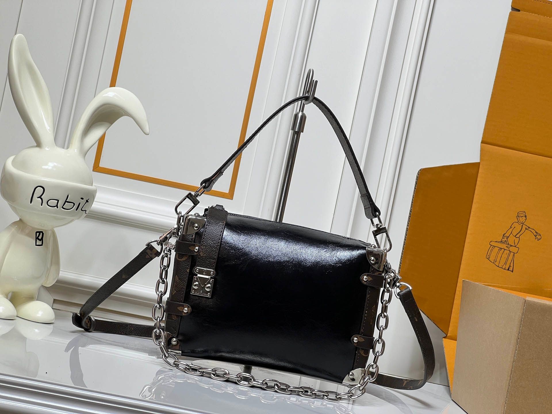 Side trunk M46358 Side Classic Trunk Vibe handbag designer shaped women's bag fashionable men's Gold metal Leather S-lock buckle handbag crossbody Hobo bag