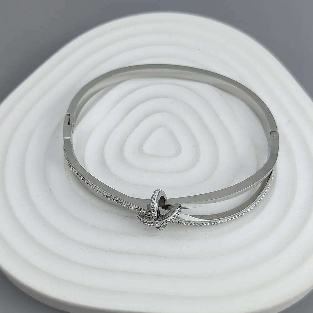 Trendy Stainless Steel with Rhinestone Inlaid Knot Bangles Bracelets for Women Statement Bangle Wrist Waterproof Jewelry Gift Z260123