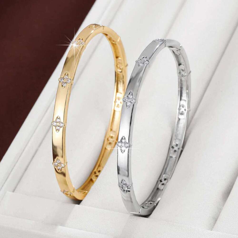 Simple Flowers Design Synthetic Zirconia Women's Bracelet For Banquets And Gift-Giving Jewelry Accessories Z260123