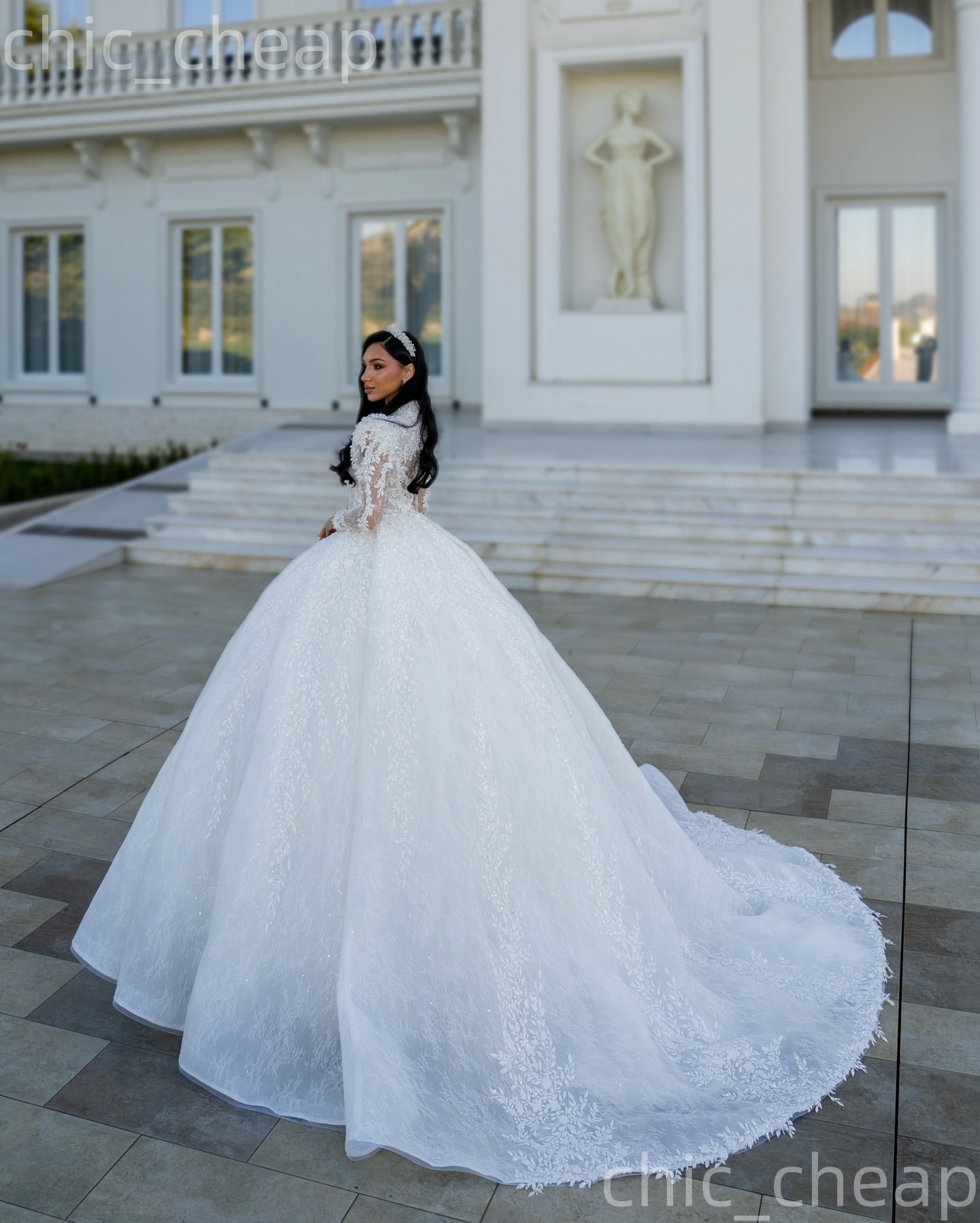 Gorgeous 2026 Ivory Ball Gown Wedding Dress Floral Lace Appliques Beaded Full Sleeves High Neck Vintage Bridal Gowns Dresses ZJ2390