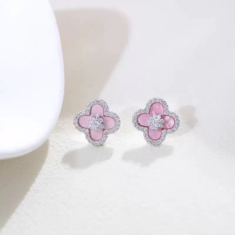 designer bracelet French Style Zircon Rhombus Flower Bracelet Sweet Elegant Fashion Commuter Wristband Light High-end Sense Jewelry for Women