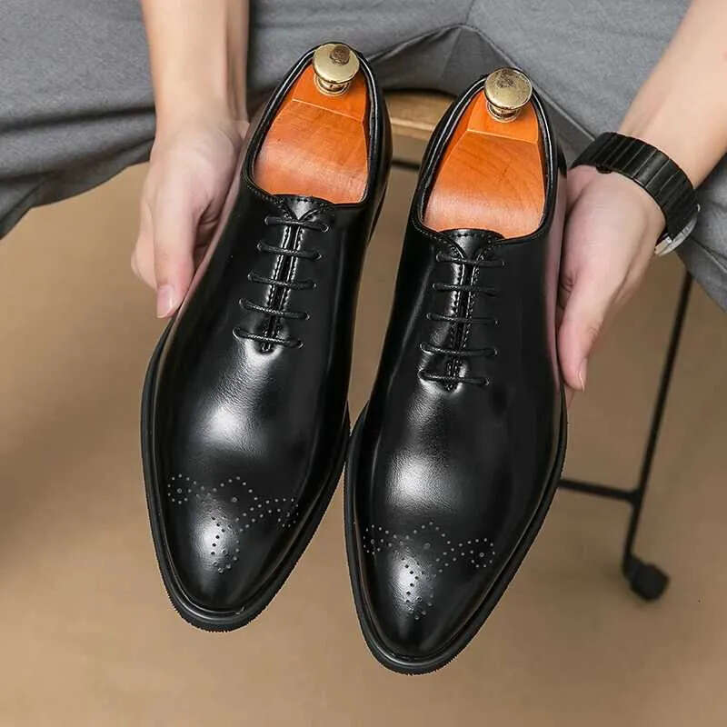 with box designer shoes Luxury Mens Leather Shoes High Quality Mens Shoes Fi Oxford Wedding Men Dress Leather Shoes Gentleman Office Man ShoeXJ250113