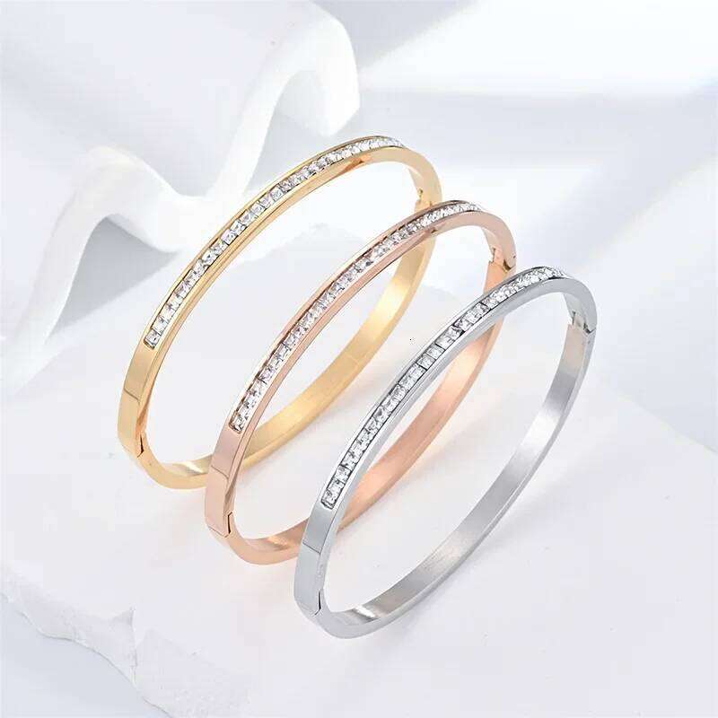 Fashion Stainless Steel Skyful Star Colourfast Bracelets for Women Bangle Light Luxury Paty Jewelry Gift Accessories Z260123