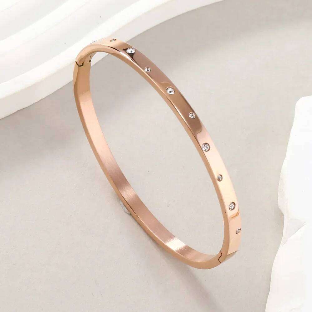 Titanium Buckle O-type Bracelet Does Not Fade Light Luxury Ten Zircon Diamond Stainless Steel Bangles Jewelry for Women Z260123