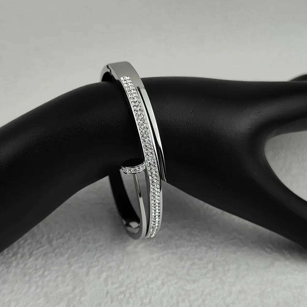 Fashion Unique Crystal Nail Stainless Steel Bangles Bracelets for Women Man Wedding Gift Luxury Designer Bracelet Jewelry Z260123
