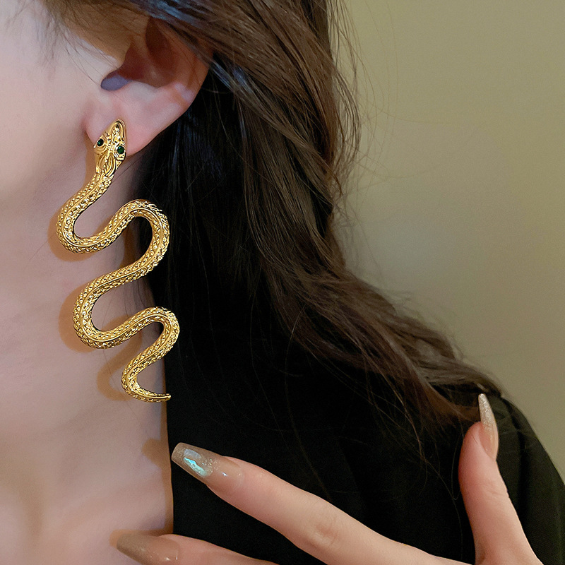 Silver Needle Inlaid Diamond Zodiac Snake-shaped European and American Heavy Industry Creative Design Long High-end Earrings for Women - view 3