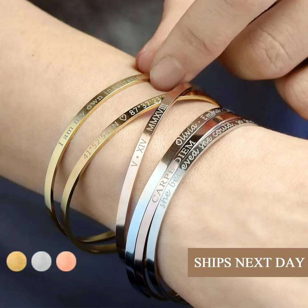 Custom Name Engraved Bracelet Women Best Holiday Gifts Jewelry Personalized Cuff Bracelets Mom Christmas Gift for Her Z260123