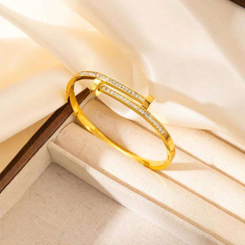 Fashionable Minimalist Nail With Starry Sky Diamond Inlay Colorfast Versatile Stainless Steel Bracelet Z260123