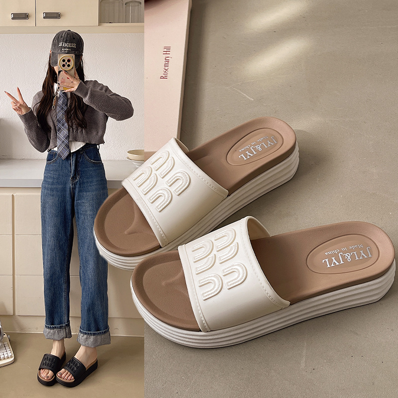 2026 Wear thick-soled fashion platform mid-heel slippers women's versatile non-slip beach