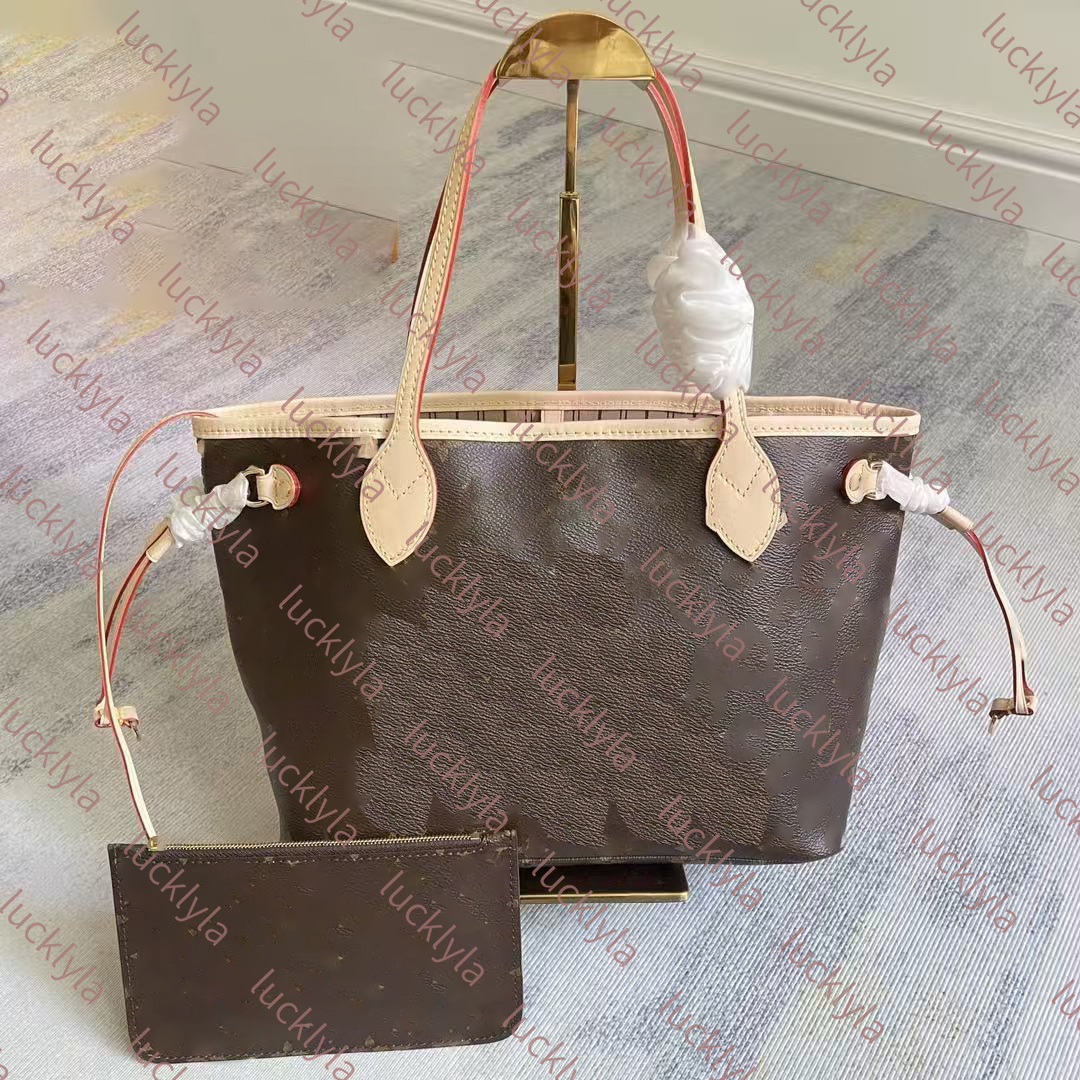 Designer Handbag: Luxury Leather Bag with Integrated Compact Wallet & Detachable Chain Straps