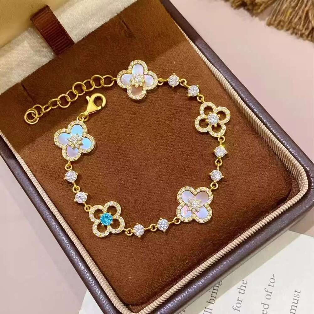 Gold Store Same Style Pink Mother-of-Pearl Five-Flower Bracelet for Women Hollow Inlaid Blue Diamond High-End Light Luxury Versatile Jewelry