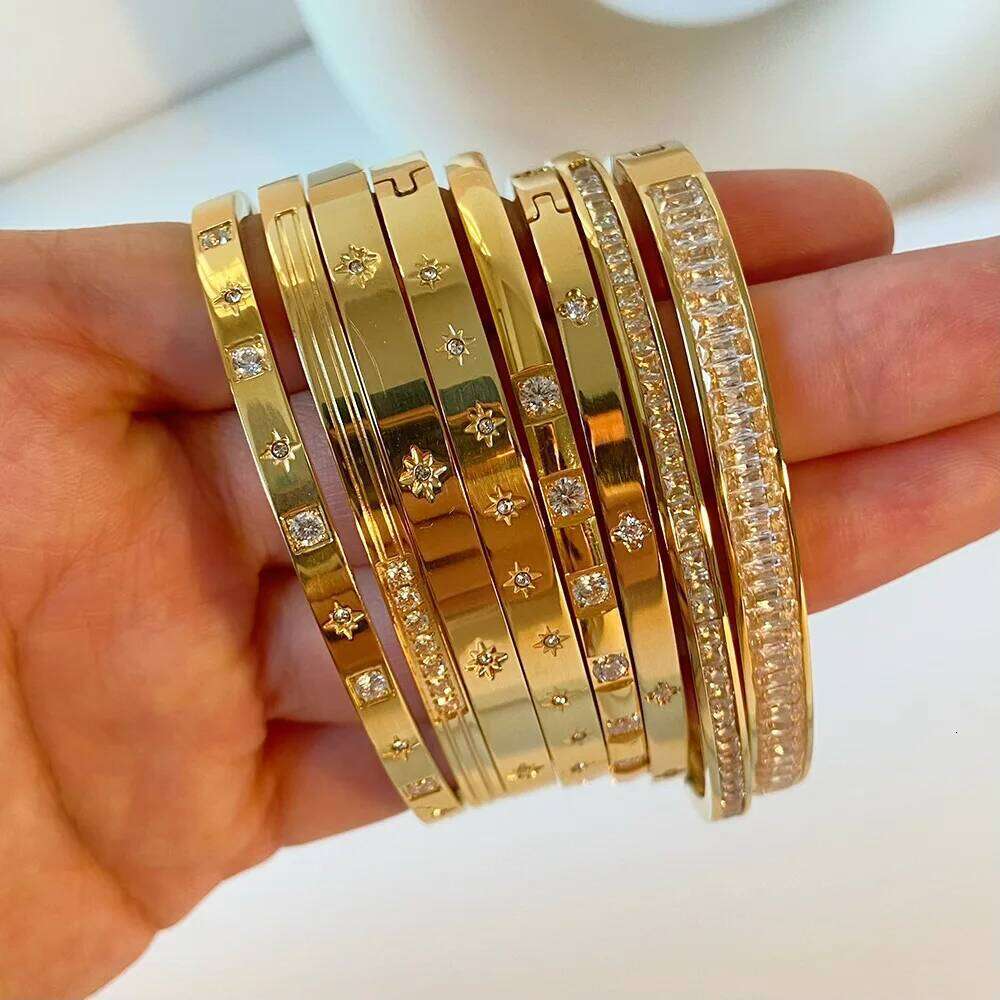 Luxury Jewelry Accessories Non Tarnish Elegant Cubic Zirconia Star 18K Gold Plated Stainless Steel Bangle Bracelet for Women Z260123