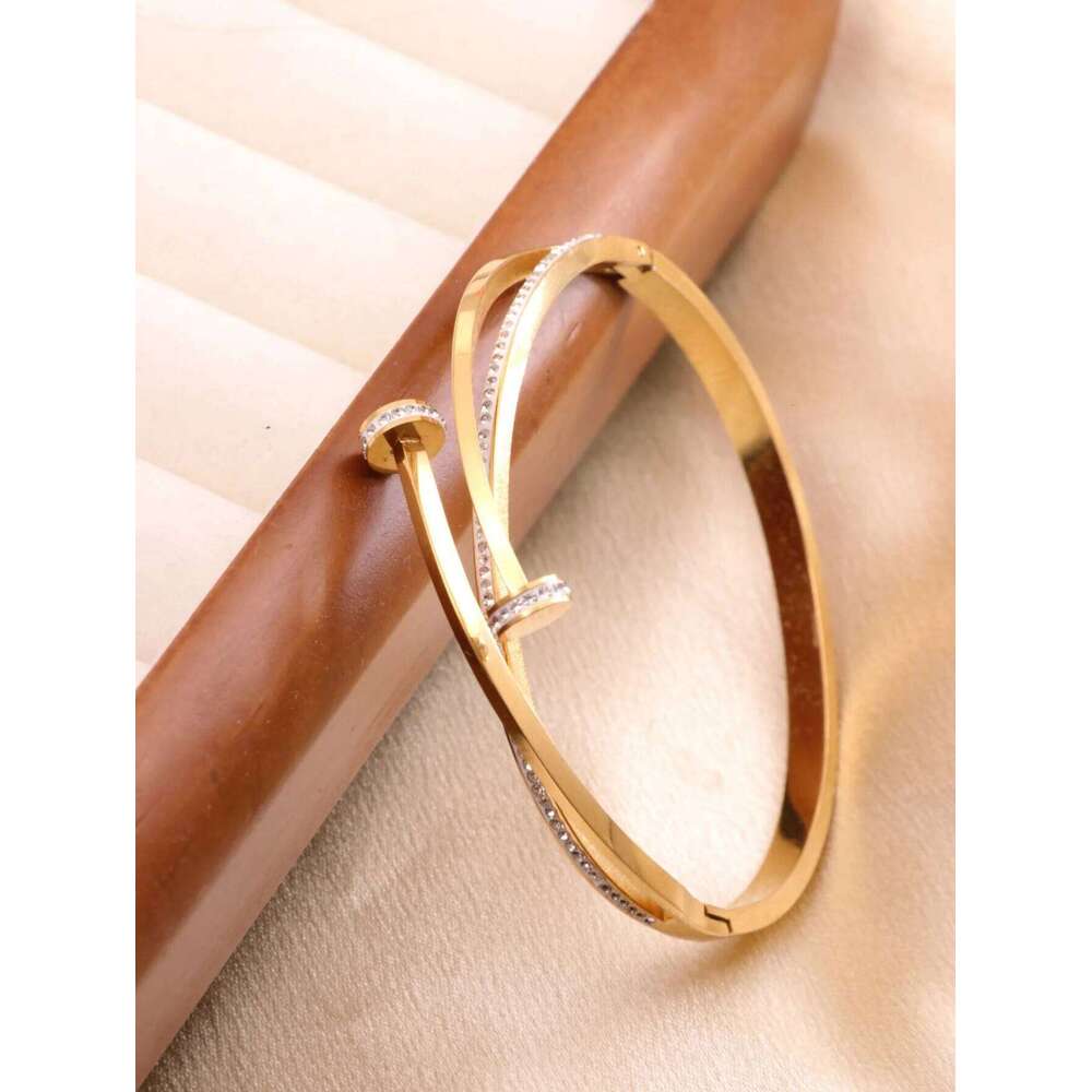 A Titanium steel fashion women's bangle Z260123