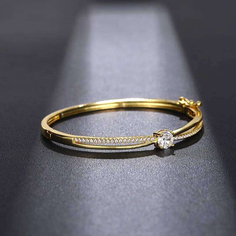 European American Versatile Bracelet with Cross Shaped Circular Zircon Design, Elegant and Exquisite, Niche Jewelry Z260123