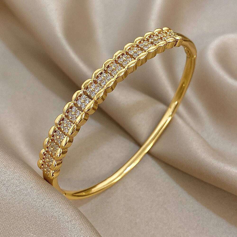 Luxury Multilayer Micro Inlaid Zircon Cuff Bracelet for Women Elegant Gold Plated Copper Stacked Bracelets Fashion Jewelry Z260123