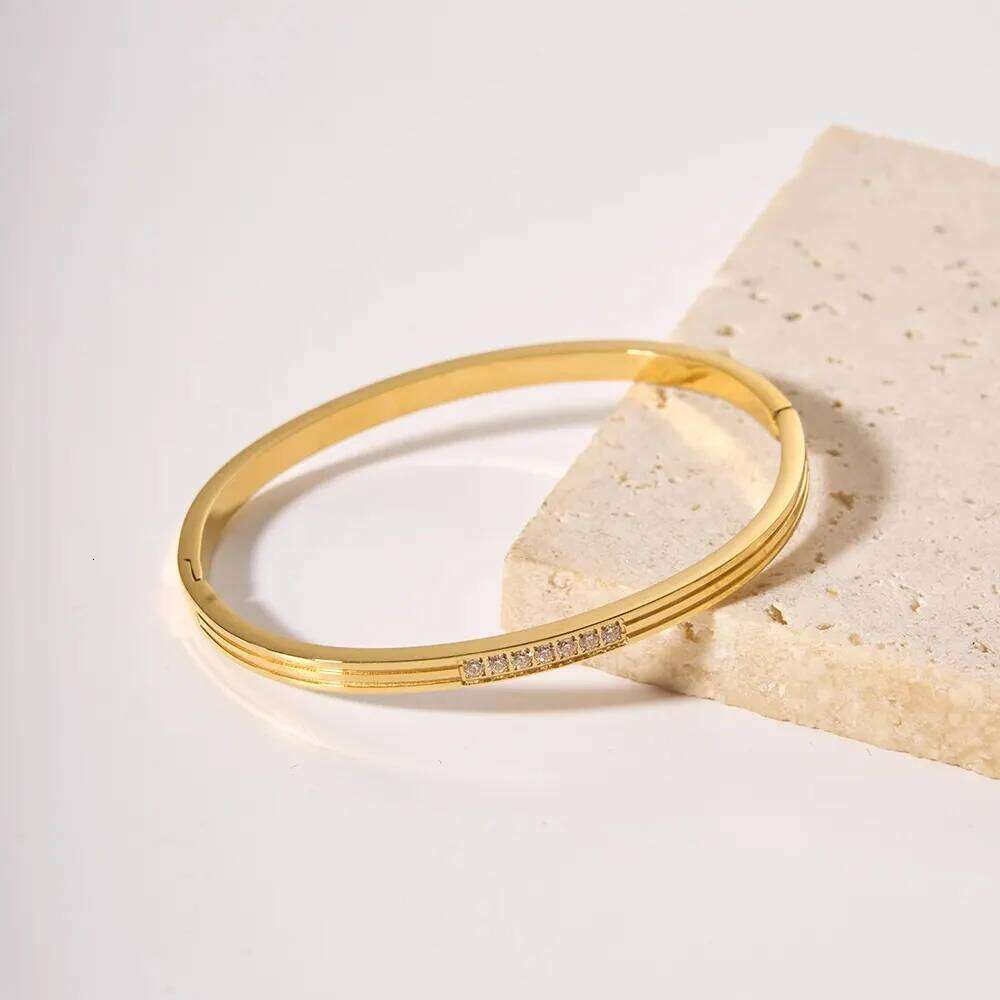 eManco Striped Rhinestone Bangle Stacking Bracelet Women's Jewelry Anniversary Gift Couple Bracelets Factory Direct Sales Z260123