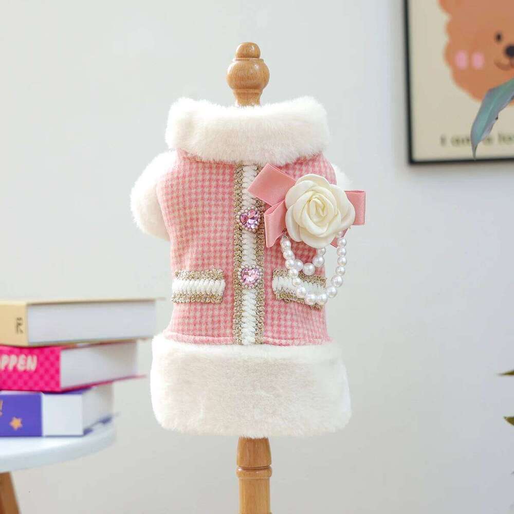 Pet clothing, small fragrance style, pink fragrant flower pearl, sleeveless one-piece, suitable for dogs and cats, autumn and winter velvet thickened 