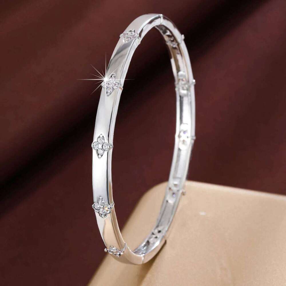 Simple Flowers Design Synthetic Zirconia Women's Bracelet For Banquets And Gift-Giving Jewelry Accessories Z260123