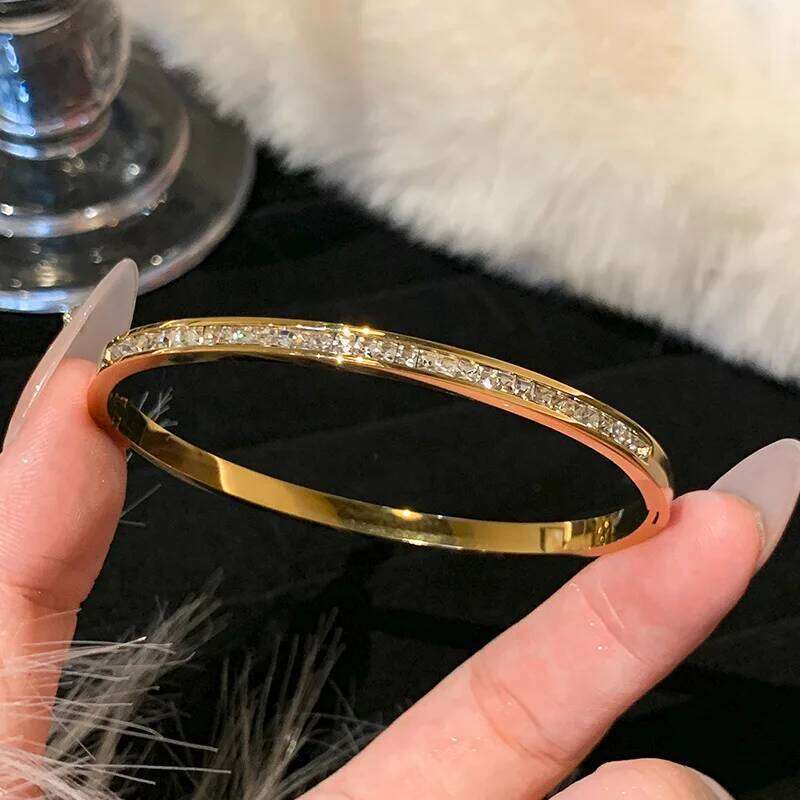 Fashionable Classic Style Stainless Inlaid with Zircon for Womens Daily Wear 1Pcs Titanium Steel Gold Bracelet Z260123