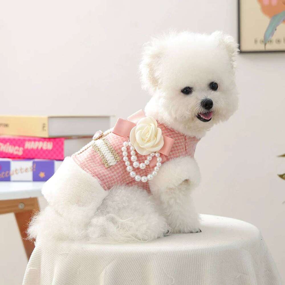 Pet clothing, small fragrance style, pink fragrant flower pearl, sleeveless one-piece, suitable for dogs and cats, autumn and winter velvet thickened 