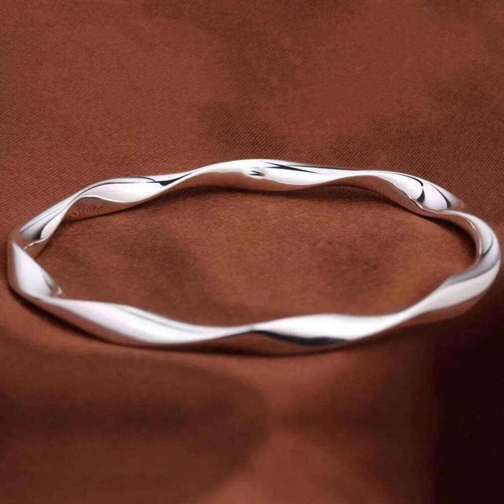 2025 New Simple Live Broadcast Hot Style Solid Mobius Closed Fashionable Versatile Bracelet Manufacturer Wholesale Z260123