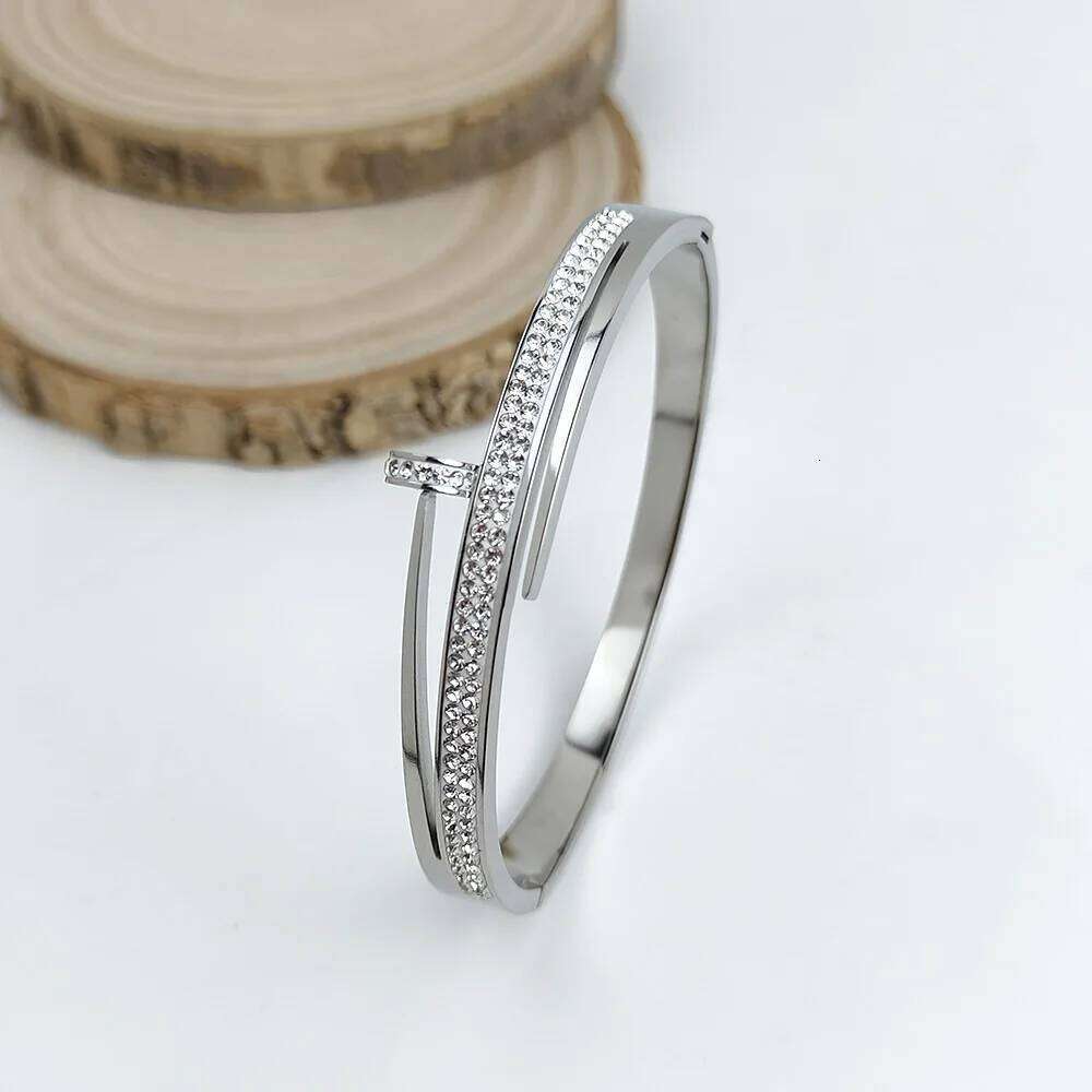 Cheap gold-plated stainless steel nail shaped zircon women's bangle, Halloween, Thanksgiving, Christmas, and New Year gifts Z260123