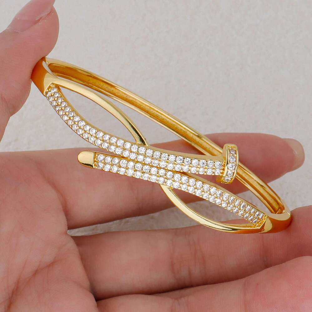 Luxury 18K Gold Plated Stainless Steel Nail Bracelet for Women with Cubic Zirconia Bangle Fashion Daily Wear Jewelry Accessory Z260123