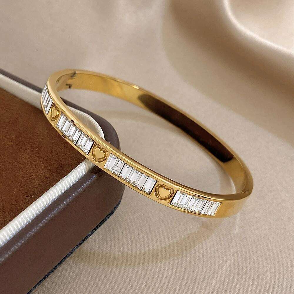 Classic Shiny Rhinestone Heart Shape Stainless Steel Cuff Bangles Fashion Cubic Decoration Women's Men Bracelets Gifts Z260123