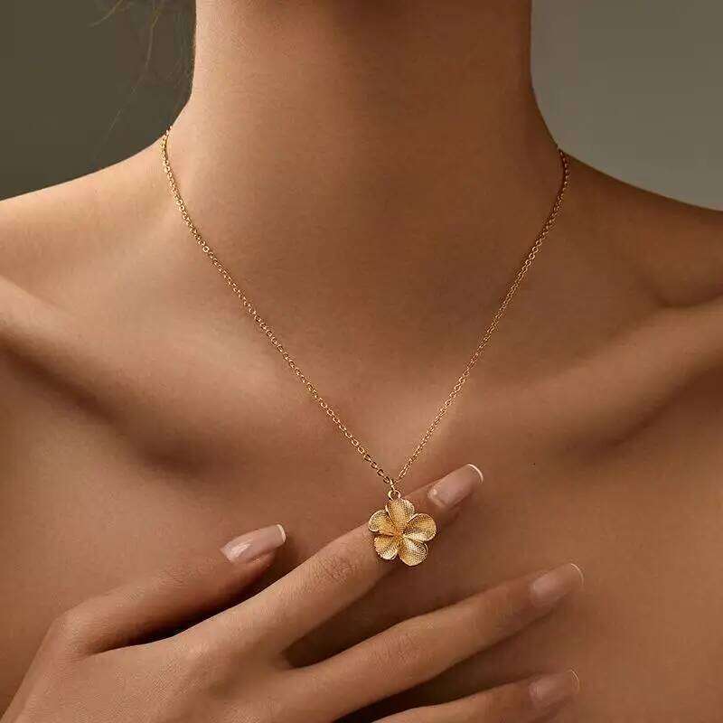 Goddess Festival gift, Hand-cCast Pendant Necklace Alloy Plated Gold Flower Necklace, Stylish Jewelry Accessories for Wom Z260123