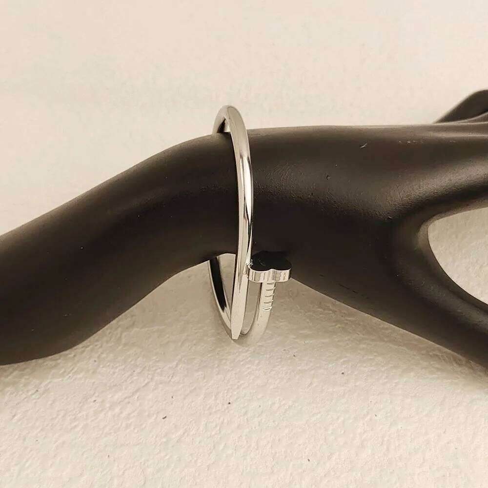 Simple heart-shaped nail metal bracelet for women, personalized and fashionable matching, wife gift Z260123