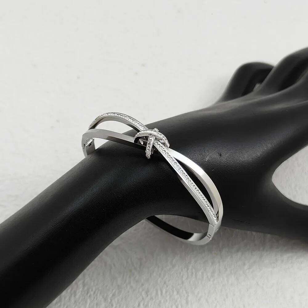 Trendy Stainless Steel with Rhinestone Inlaid Knot Bangles Bracelets for Women Statement Bangle Wrist Waterproof Jewelry Gift Z260123