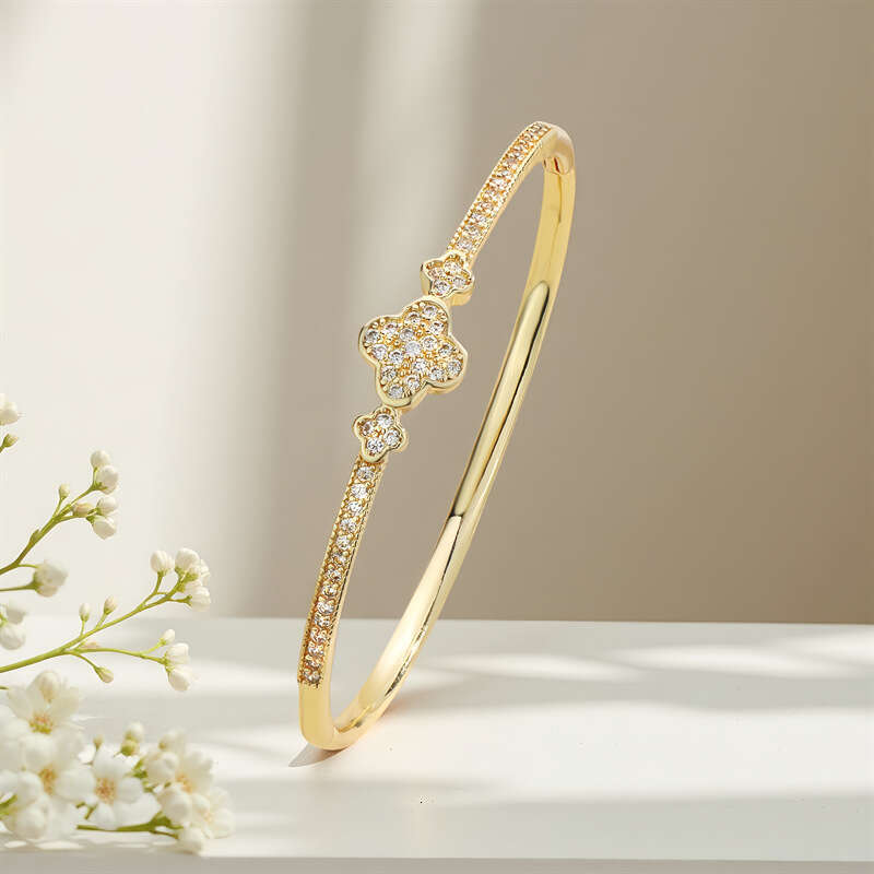 Sparkling Diamond Flower Lucky Four-Leaf Clover Micro Pave Zircon European and American Light Luxury Trendy Starry Sky Bracelet Jewelry