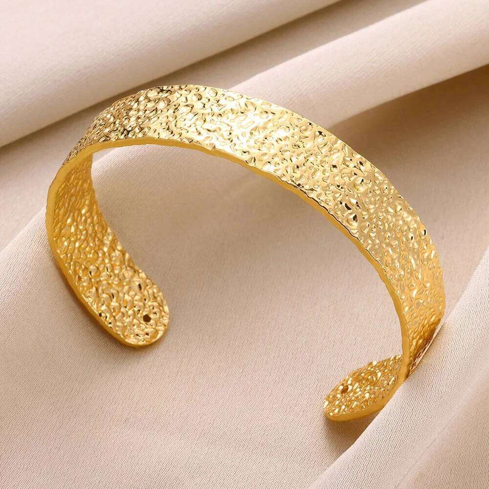 Exquisite Classic Bump Pattern Openning Bangles For Women Cuff Bracelet Gold Color Stainless Steel Hand Ornament Gift Z260123