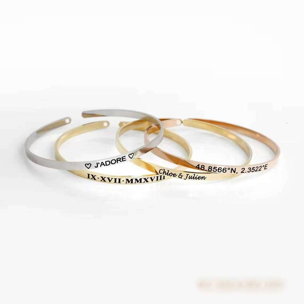 Custom Name Engraved Bracelet Women Best Holiday Gifts Jewelry Personalized Cuff Bracelets Mom Christmas Gift for Her Z260123