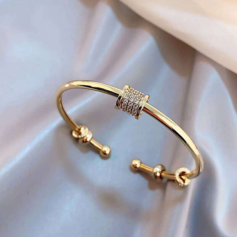 French High Sense Cylindrical Transfer Girlfriends Cuff Bracelet Gothic Girls Fashion Jewelry Party Luxury Accessories For Woman Z260123