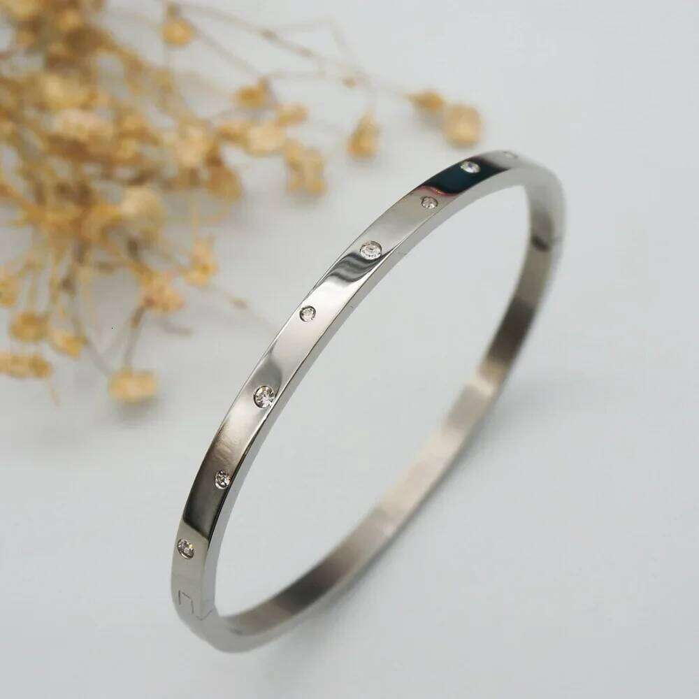 Titanium Buckle O-type Bracelet Does Not Fade Light Luxury Ten Zircon Diamond Stainless Steel Bangles Jewelry for Women Z260123