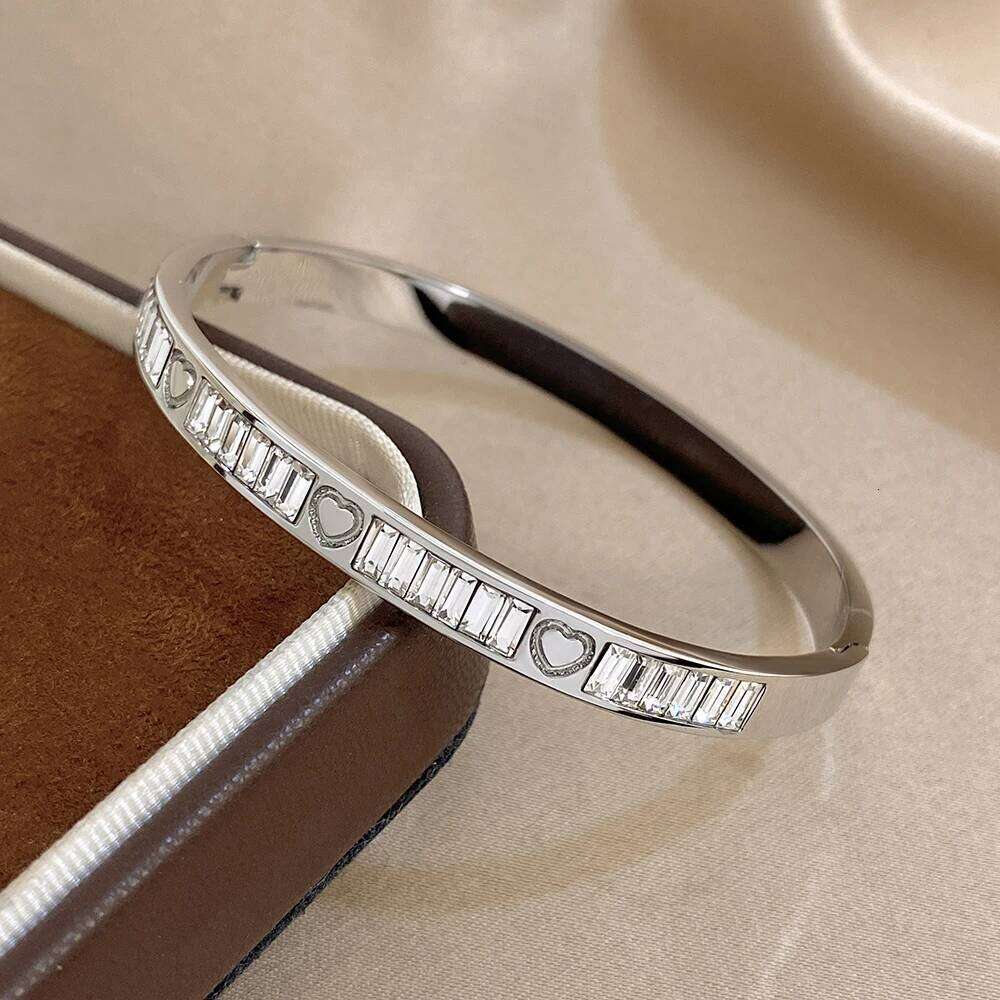 Classic Shiny Rhinestone Heart Shape Stainless Steel Cuff Bangles Fashion Cubic Decoration Women's Men Bracelets Gifts Z260123