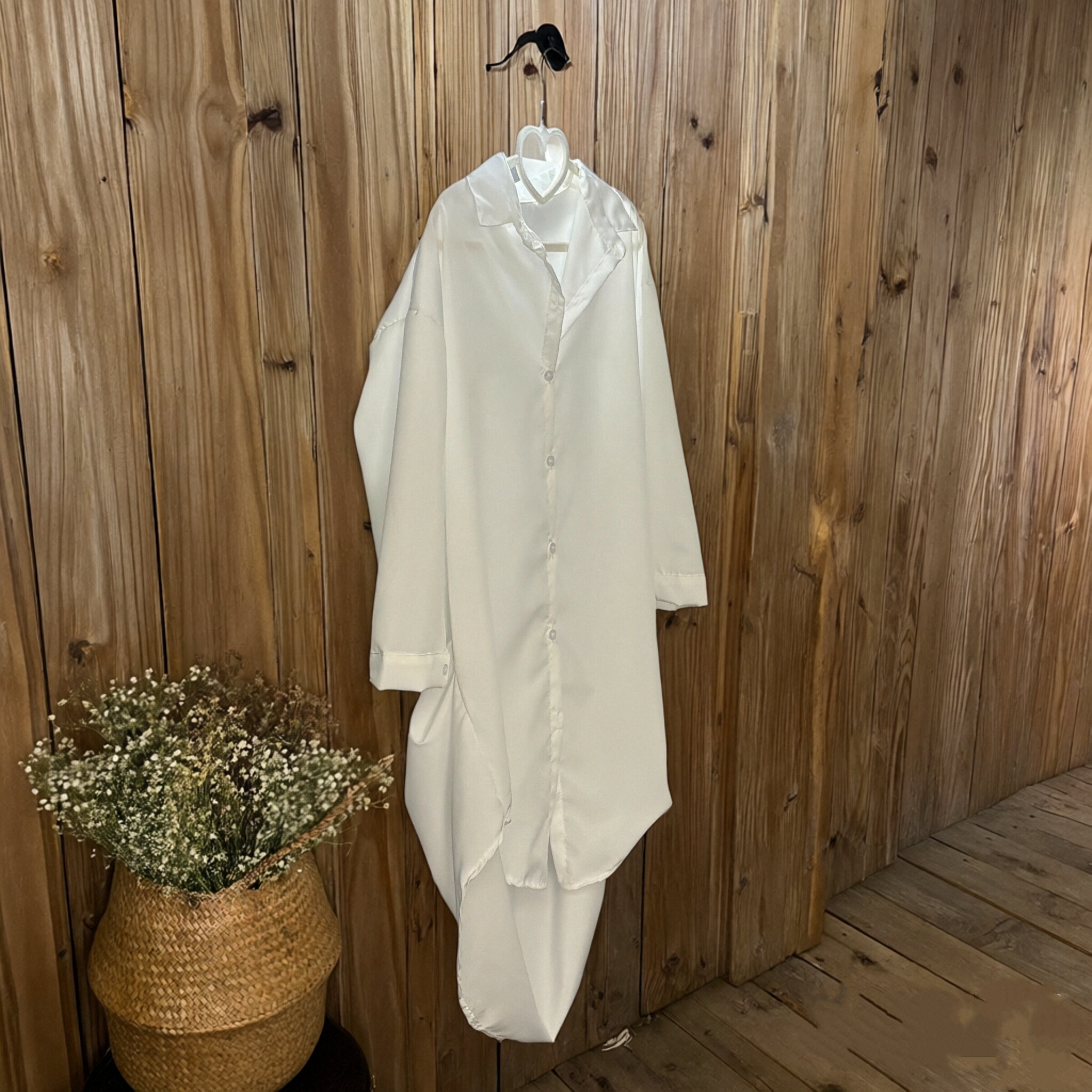 Boyfriend style sexy mid-length shirt