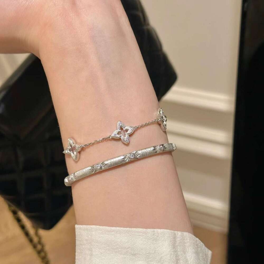 Clover Fashion Fashion Hollow Bracelet For Women Brushed Pointed Rhinestones Vintage French Style 18K Plated Four-leaf Flower Jewelry With Tassels